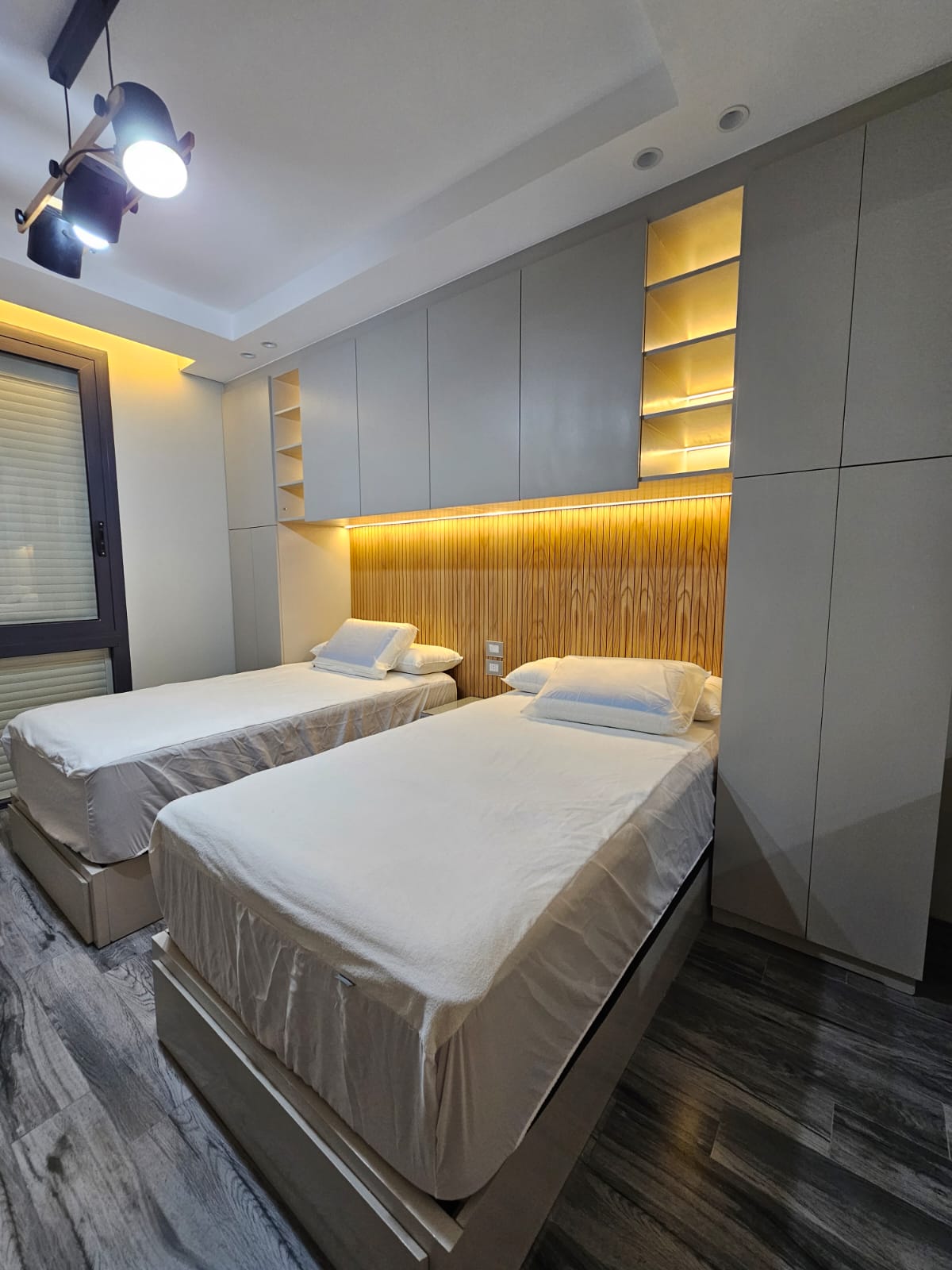 صورة من معرض الأعمال