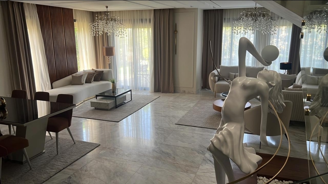 صورة من معرض الأعمال